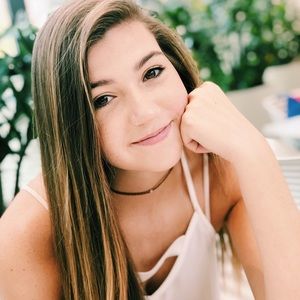 Meet your Posher, Alyssa
